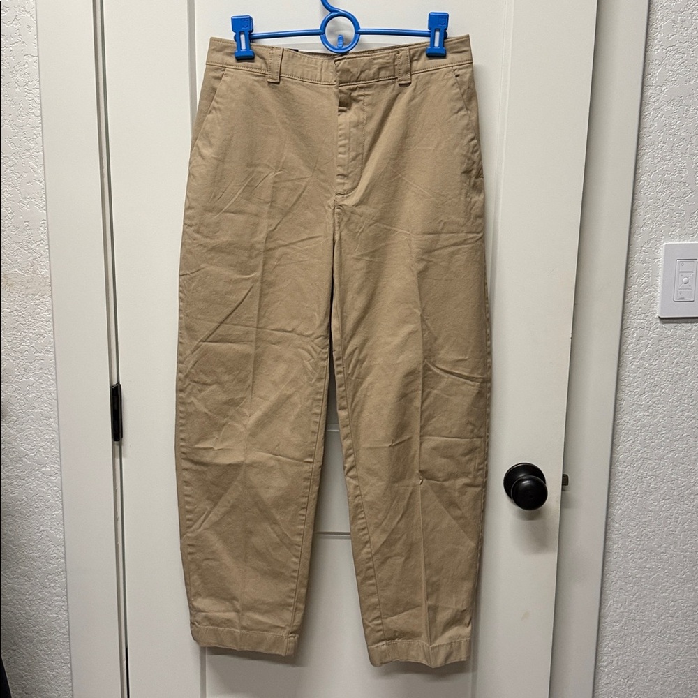 NWT Gap Tan Straight-Leg khaki pants